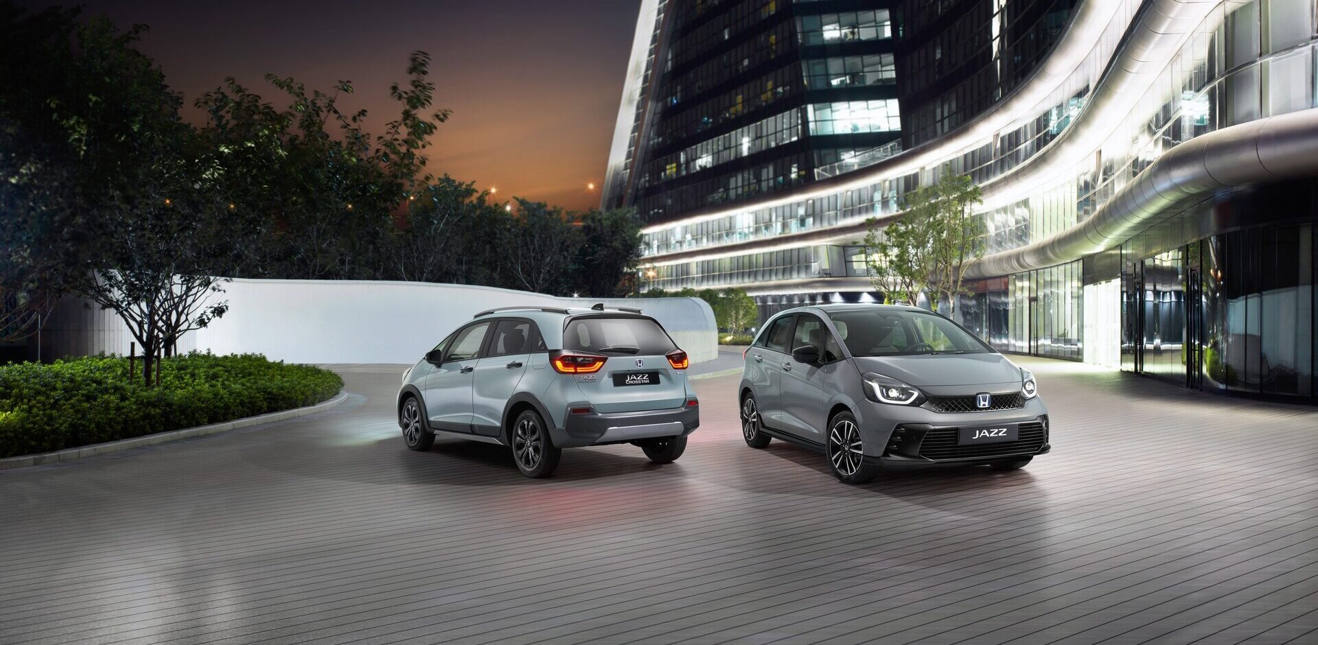 honda jazz advance crosstar naast een advance sport